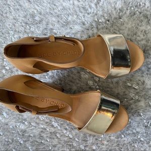 See by Chloe nude + gold wedge